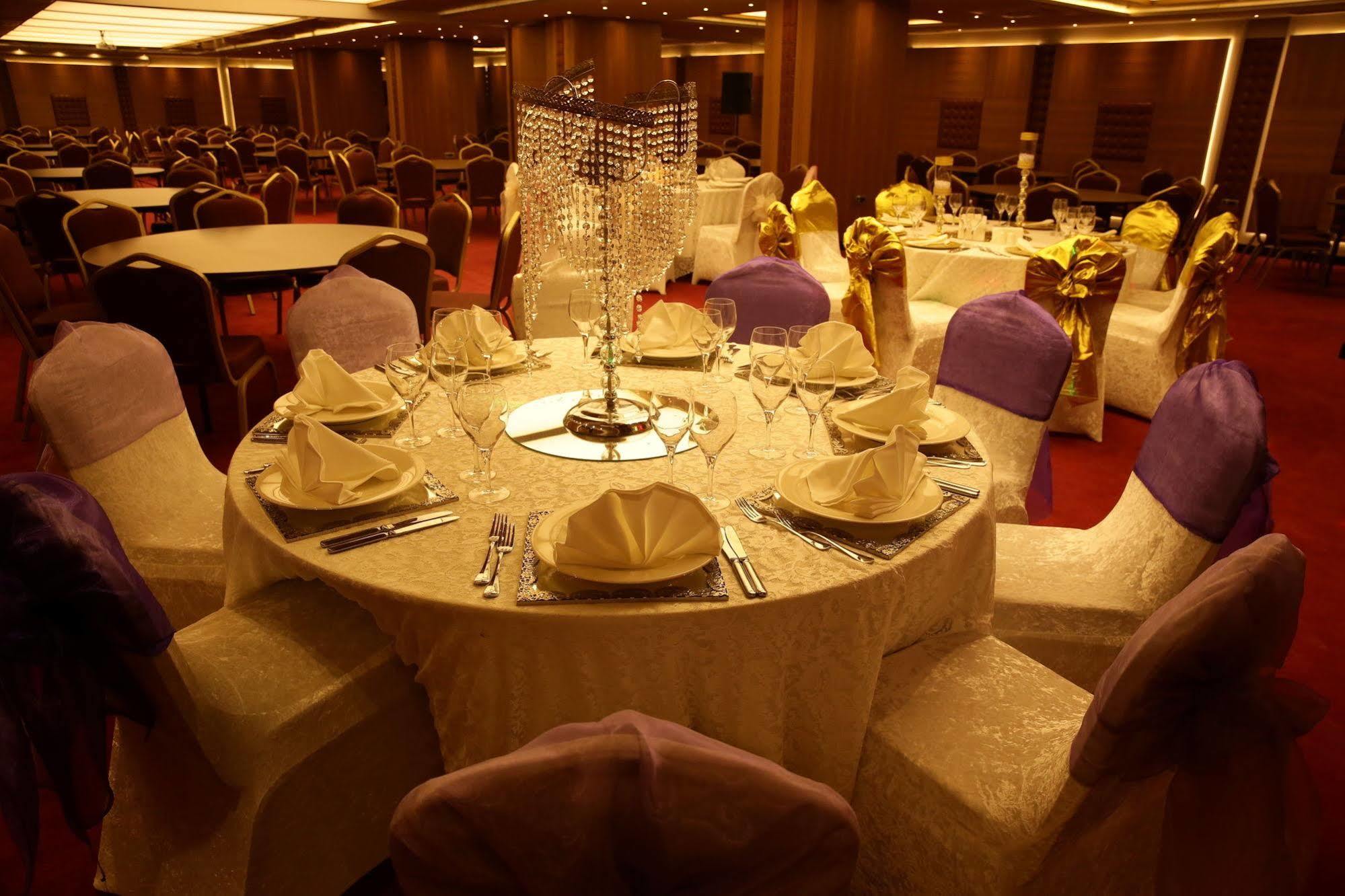 Atasehir Palace Hotel & Conference İstanbul Dış mekan fotoğraf